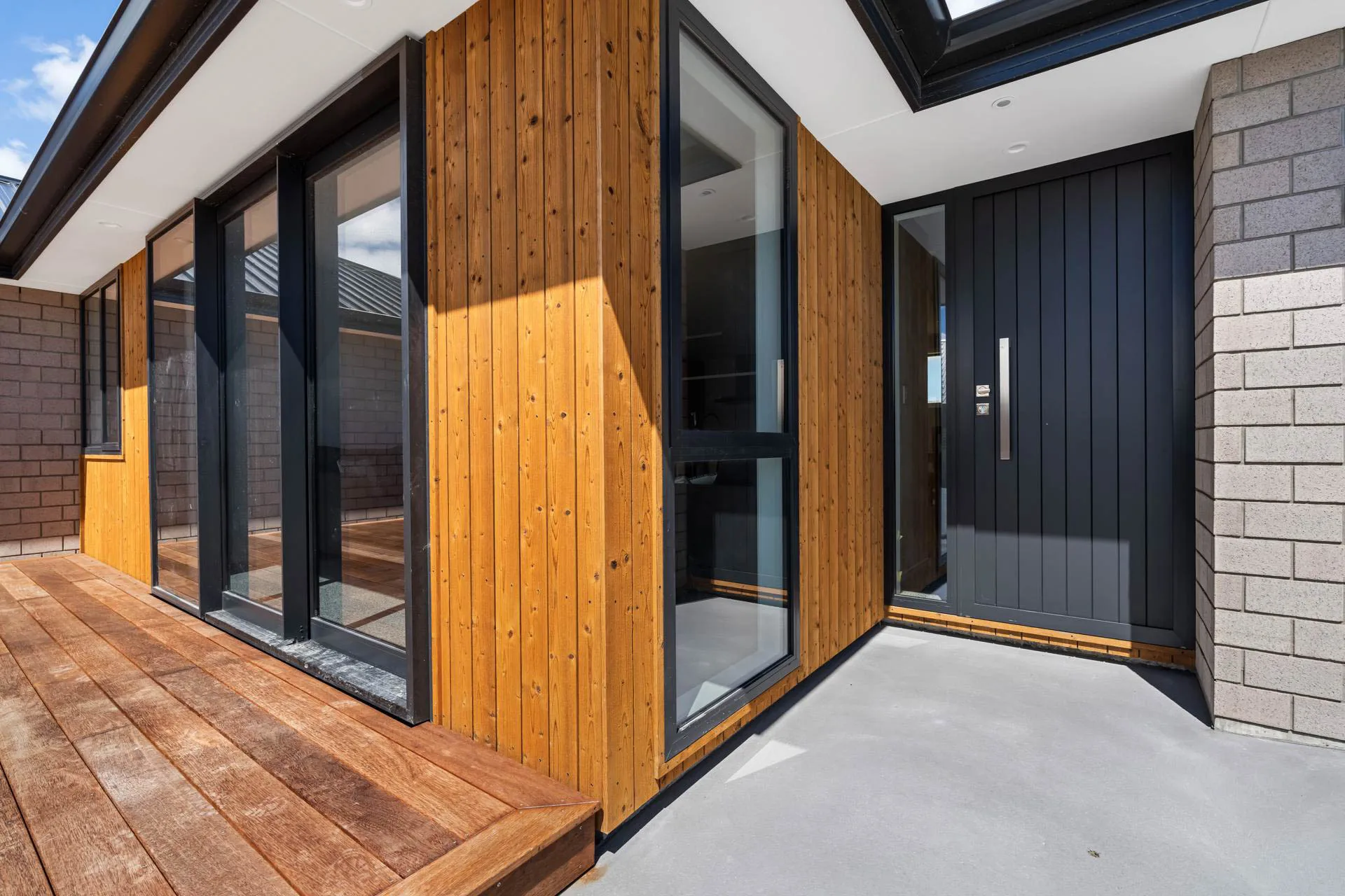 Cedar Courtyard gallery image 6